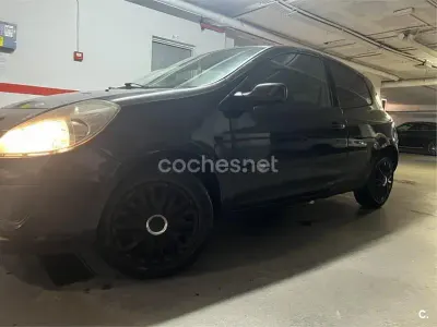Usado Renault Clio II Authentique 70 CV (51 kW) 2007 Negro Berlina