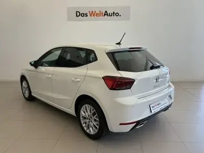 Usado Seat Ibiza FR 115 CV (84 kW) 2025 Blanco Utilitario