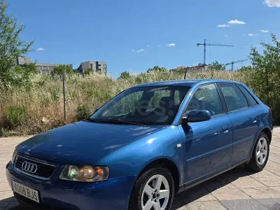 Usado Audi A3 Attraction 130 CV (95 kW) 2001 Azul Utilitario