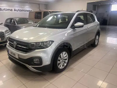 Usado VW T-Cross Advance 95 CV (69 kW) 2020 Gris / plata SUV