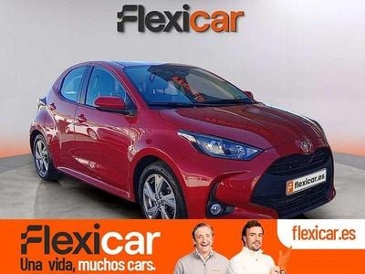 Usado Toyota Yaris Hybrid Active 116 CV (85 kW) 2024 Rojo Utilitario