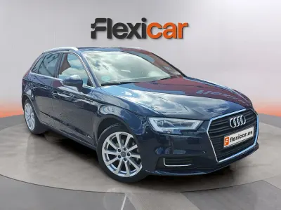 Usado Audi A3 Design 116 CV (85 kW) 2019 Azul Berlina