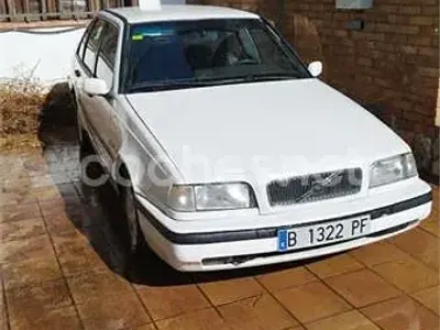 Usado Volvo 440 110 CV (80 kW) 1994 Blanco Utilitario