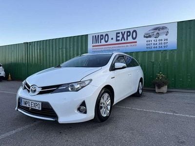 Usado Toyota Auris Touring Sports Active 136 CV (100 kW) 2015 Blanco Familiar
