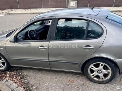 Gris / plata Usado 2002 Seat Leon Sport Berlina | 1900 € (Super precio)