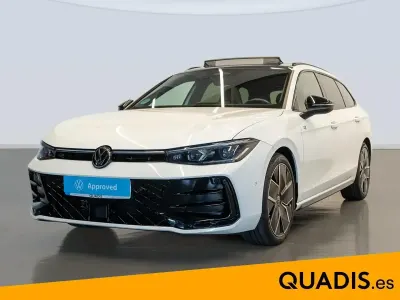 Usado VW Passat R-line 150 CV (110 kW) 2024 Blanco Familiar