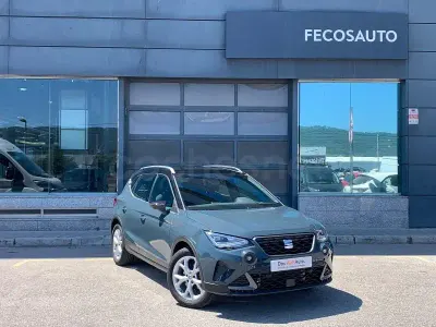 Usado Seat Arona FR 115 CV (84 kW) 2024 Gris / plata SUV
