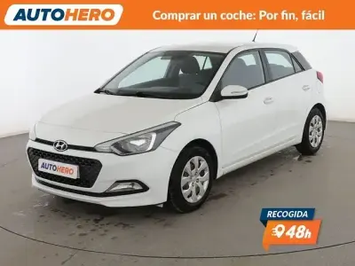 Usado Hyundai i20 75 CV (55 kW) 2015 Blanco Berlina