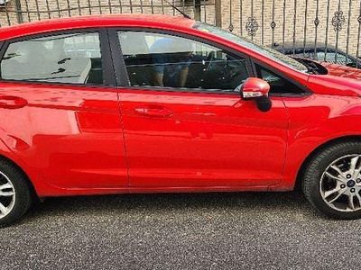 Rojo Usado 2015 Ford Fiesta Trend | 9900 € (Precio justo)