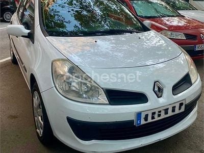Usado Renault Clio II 70 CV (51 kW) 2007 Blanco Berlina