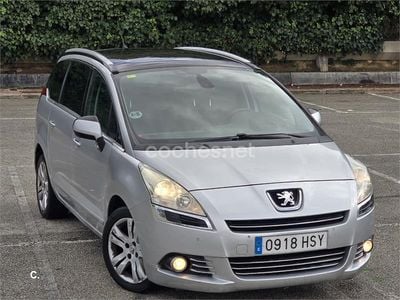 Gris / plata Usado 2013 Peugeot 5008 Allure Monovolumen | 5990 € (Buen precio)