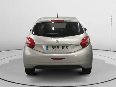 Usado Peugeot 208 Style 82 CV (60 kW) 2015 Gris / plata Utilitario