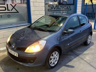 Usado Renault Clio II Dynamique 100 CV (73 kW) 2008 Gris / plata Berlina