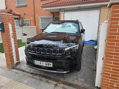 Usado Jeep Compass Summit 240 CV (176 kW) 2024 Negro SUV