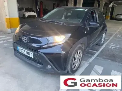 Usado Toyota Aygo X Play 72 CV (52 kW) 2024 Negro SUV