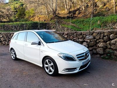 Usado Mercedes B180 109 CV (80 kW) 2012 Blanco Monovolumen