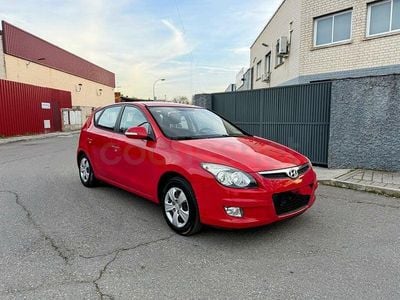 Usado Hyundai i30 Comfort 109 CV (80 kW) 2009 Rojo Berlina