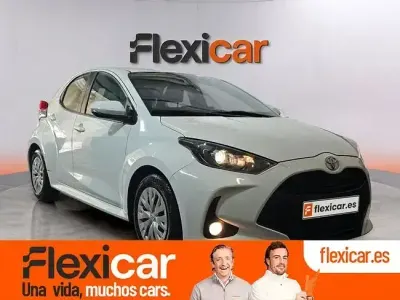 Usado Toyota Yaris Advance 72 CV (52 kW) 2023 Blanco Utilitario