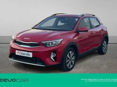 Usado Kia Stonic 100 CV (73 kW) 2024 Rojo SUV