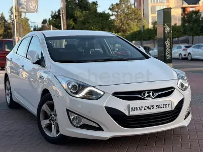 Usado Hyundai i40 136 CV (100 kW) 2013 Blanco Berlina