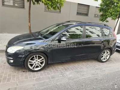 Usado Hyundai i30 Style 115 CV (84 kW) 2008 Negro Familiar