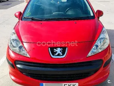 Usado Peugeot 207 90 CV (66 kW) 2007 Rojo Berlina