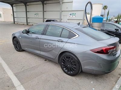 Usado Opel Insignia Innovation 165 CV (121 kW) 2020 Gris / plata Berlina