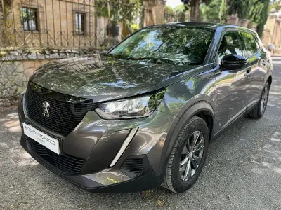 Usado Peugeot 2008 Active 110 CV (80 kW) 2022 Gris / plata SUV