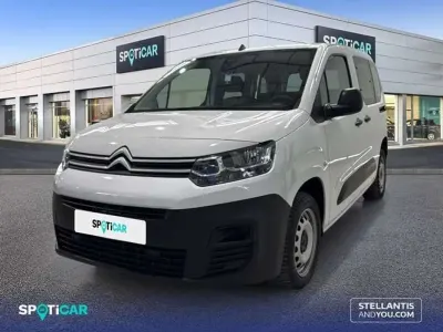 Usado Citroën Berlingo Live 102 CV (75 kW) 2023 Blanco Monovolumen