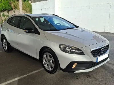 Usado Volvo V40 Kinetic 115 CV (84 kW) 2014 Blanco Berlina