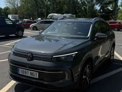 Usado VW Tiguan 204 CV (150 kW) 2025 Gris SUV