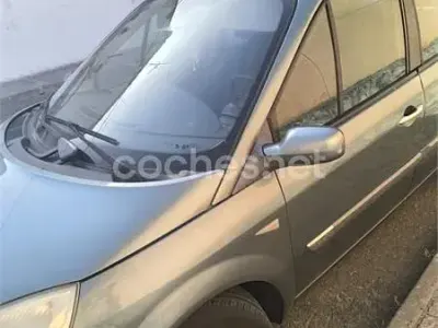 Usado Renault Grand Scénic Expression 120 CV (88 kW) 2004 Verde Monovolumen