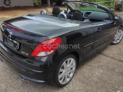 Usado Peugeot 207 CC Sport 110 CV (80 kW) 2009 Negro Descapotable