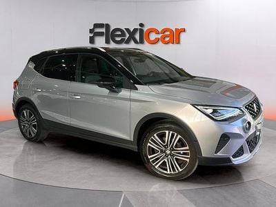 Usado Seat Arona Xperience 110 CV (80 kW) 2022 Gris SUV