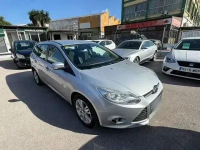 Begagnad Ford Focus Trend 125 HK (91 kW) 2014 Grå
