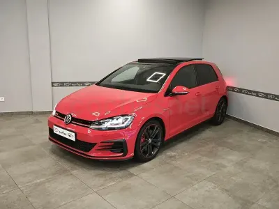 Usado VW Golf VII GTI 245 CV (180 kW) 2019 Rojo Berlina