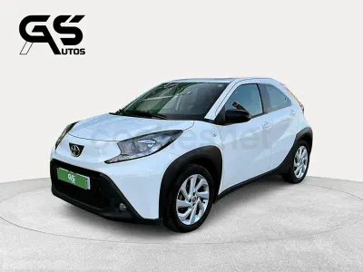 Usado Toyota Aygo X Play 72 CV (52 kW) 2022 Blanco SUV