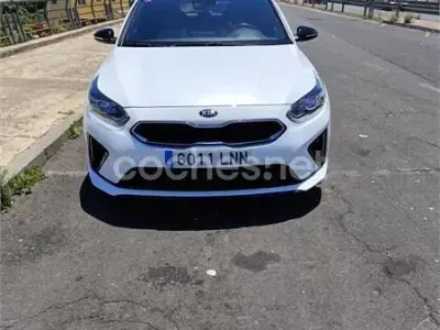Usado Kia ProCeed GT-Line 140 CV (102 kW) 2021 Blanco Familiar