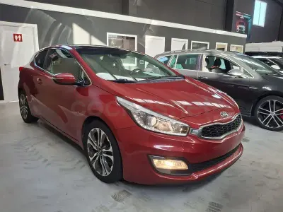 Usado Kia ProCeed 128 CV (94 kW) 2015 Granate Utilitario