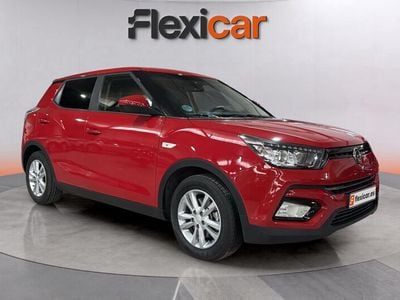 Usado Ssangyong (KGM) Tivoli Limited 129 CV (94 kW) 2017 Rojo SUV