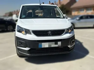 Usado Peugeot Rifter Active 102 CV (75 kW) 2021 Blanco Monovolumen