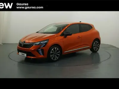 Usado Renault Clio V Techno 90 CV (66 kW) 2023 Naranja Berlina