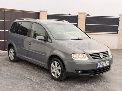 Usado VW Touran Advance 140 CV (102 kW) 2005 Gris / plata Monovolumen