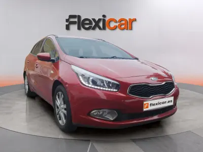 Käytetty Kia Ceed 101 HP (74 kW) 2014 Punainen Viistoperä