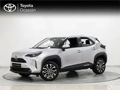Usado Toyota Yaris Hybrid Active 116 CV (85 kW) 2022 Gris