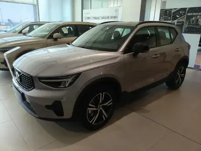Usado Volvo XC40 Plus 163 CV (119 kW) 2026 Otro SUV