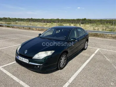 Usado Renault Laguna III Dynamique 150 CV (110 kW) 2007 Verde Berlina