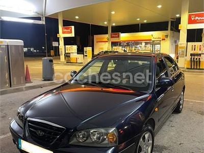 Azul Usado 2005 Hyundai Elantra Comfort Berlina | 2800 €