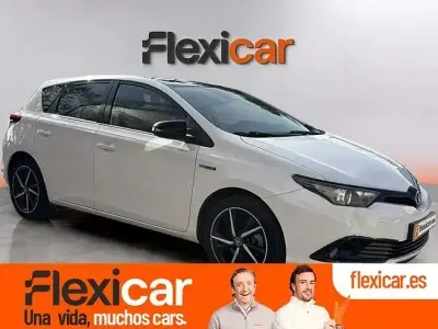 Usado Toyota Auris Hybrid Active 136 CV (100 kW) 2018 Blanco Berlina