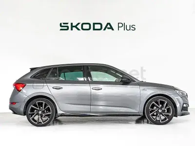 Usado Skoda Scala Monte Carlo 110 CV (80 kW) 2022 Gris Utilitario